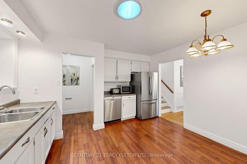 Photo 19 at 10 Devins Drive, Aurora Heights, Aurora