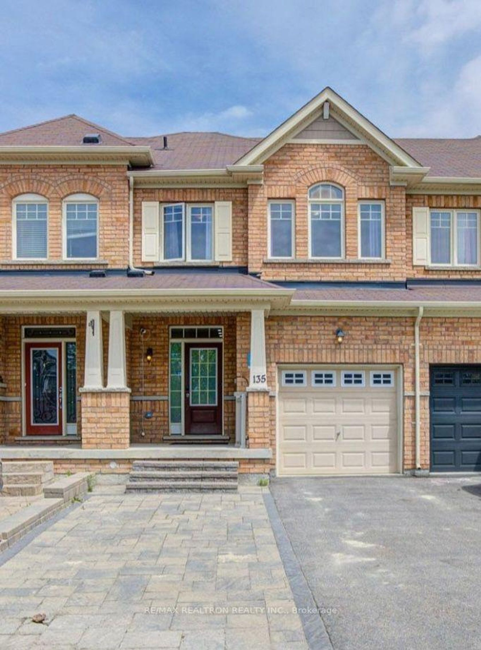 135 Windrow Street, Jefferson, Richmond Hill photo number 2