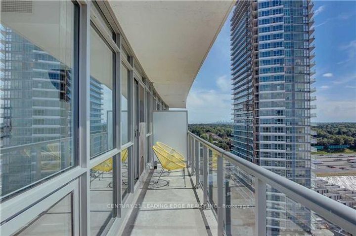 Photo 1 at 2010 - 121 McMahon Drive, Bayview Village, Toronto