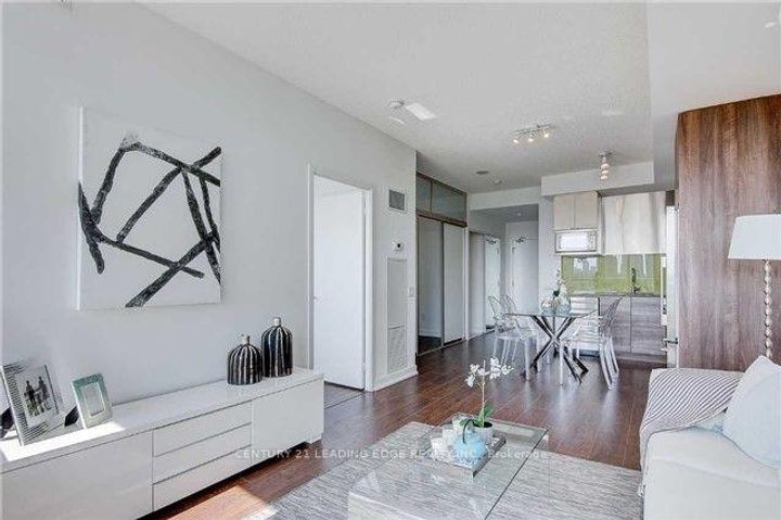 Photo 4 at 2010 - 121 McMahon Drive, Bayview Village, Toronto