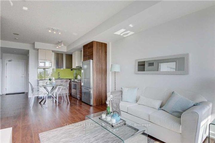 Photo 5 at 2010 - 121 McMahon Drive, Bayview Village, Toronto