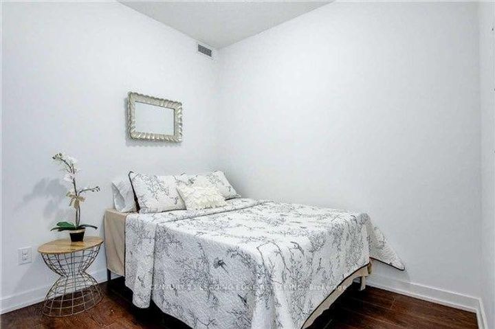 Photo 8 at 2010 - 121 McMahon Drive, Bayview Village, Toronto