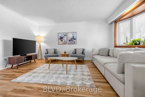 Photo 2 at 457 Paliser Crescent N, Harding, Richmond Hill