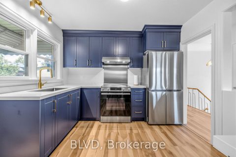 Photo 10 at 457 Paliser Crescent N, Harding, Richmond Hill