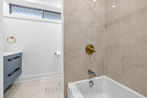 Photo 18 at 457 Paliser Crescent N, Harding, Richmond Hill