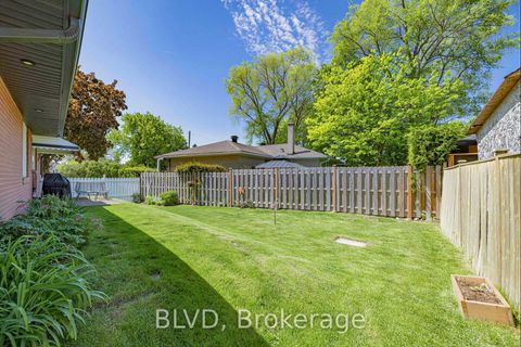Photo 24 at 457 Paliser Crescent N, Harding, Richmond Hill