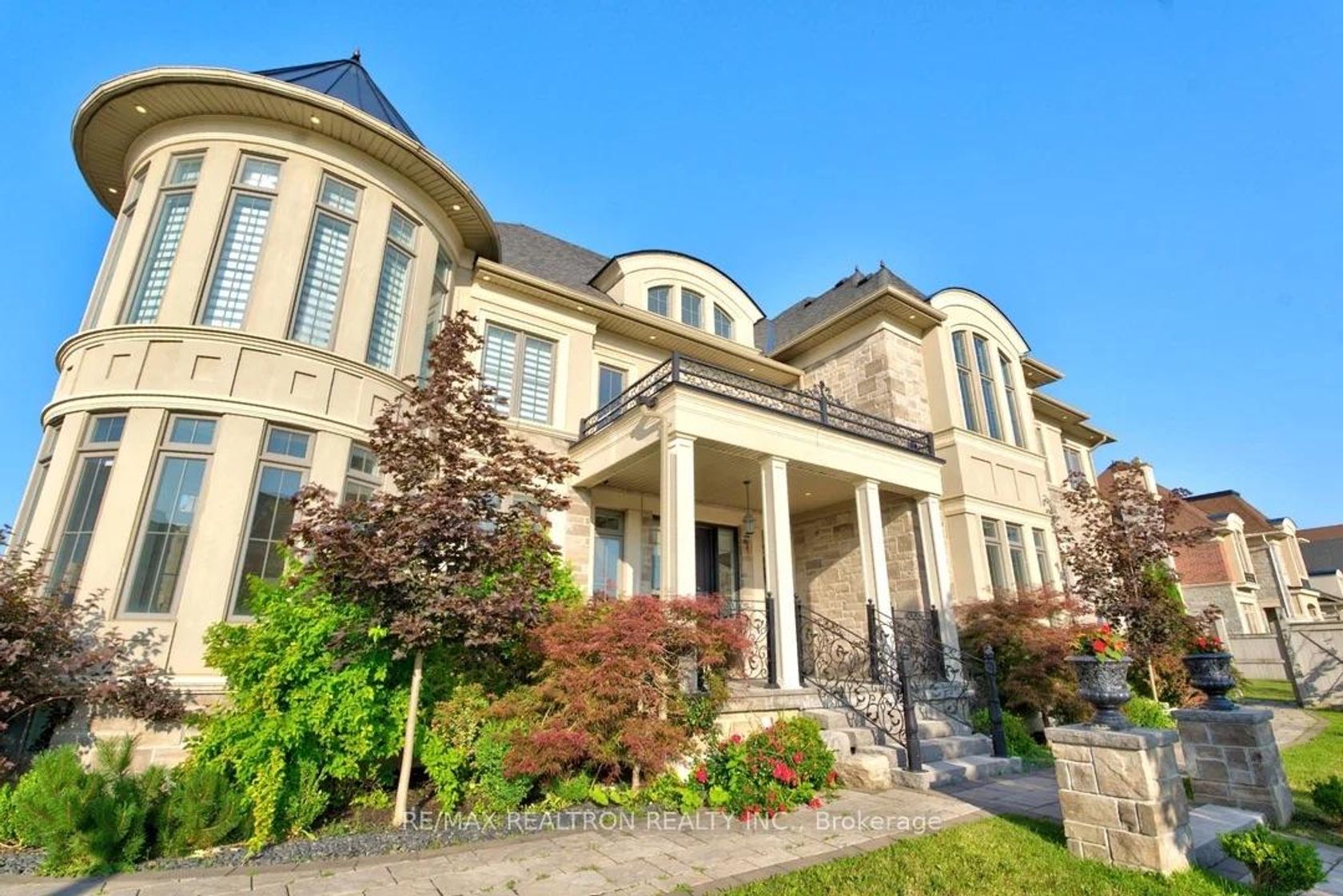 23 James Stokes Court, King City, King photo number 2