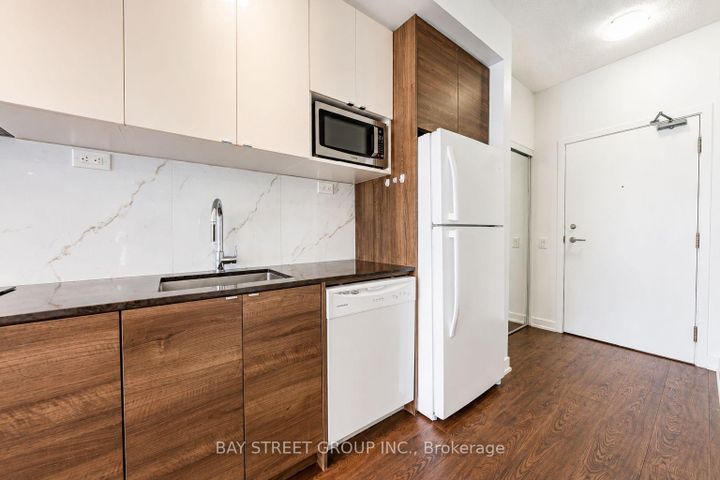 Photo 13 at 2906 - 121 McMahon Drive, Bayview Village, Toronto