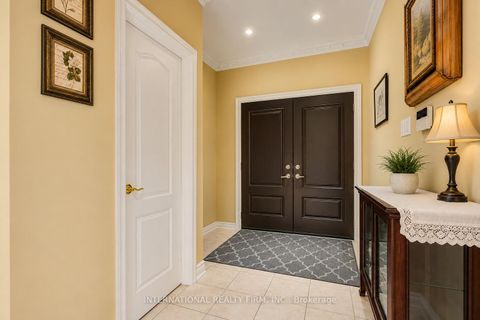 Photo 1 at 43 Water Garden Lane, Sonoma Heights, Vaughan