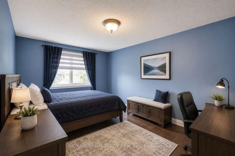 Photo 8 at 43 Water Garden Lane, Sonoma Heights, Vaughan