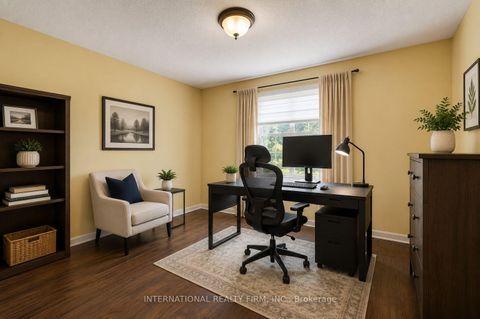 Photo 10 at 43 Water Garden Lane, Sonoma Heights, Vaughan