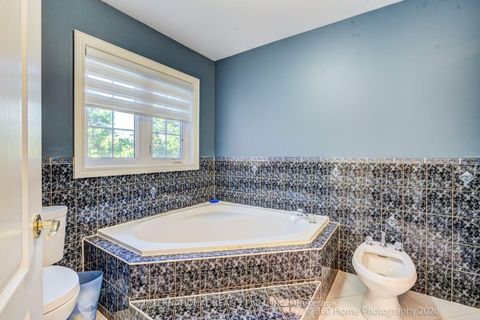 Photo 12 at 43 Water Garden Lane, Sonoma Heights, Vaughan