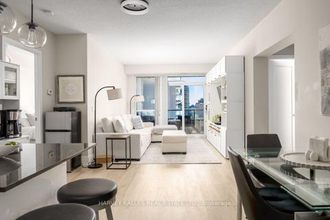 Photo 3 at 813 - 70 Roehampton Avenue, Mount Pleasant West, Toronto