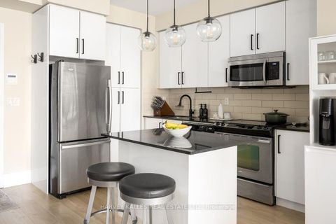 Photo 4 at 813 - 70 Roehampton Avenue, Mount Pleasant West, Toronto