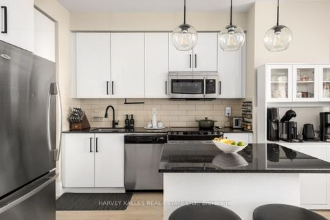 Photo 5 at 813 - 70 Roehampton Avenue, Mount Pleasant West, Toronto