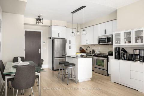 Photo 7 at 813 - 70 Roehampton Avenue, Mount Pleasant West, Toronto