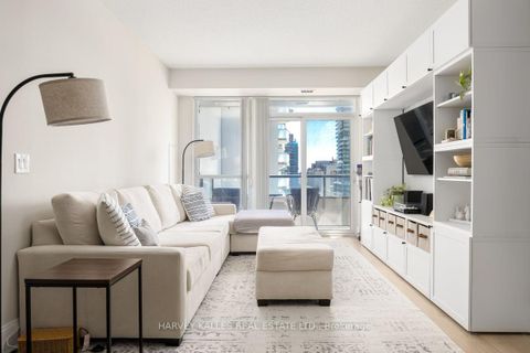 Photo 8 at 813 - 70 Roehampton Avenue, Mount Pleasant West, Toronto