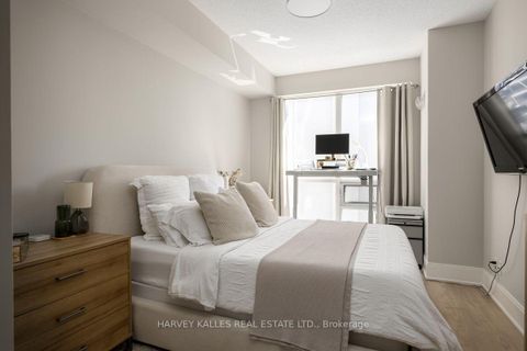 Photo 11 at 813 - 70 Roehampton Avenue, Mount Pleasant West, Toronto