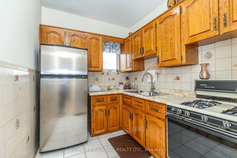 Photo 12 at 110 Grace Street, Bellwoods, Toronto