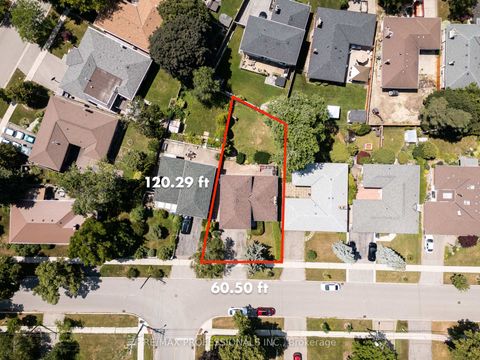 Photo 2 at 48 Dalegrove Crescent, West Deane, Toronto