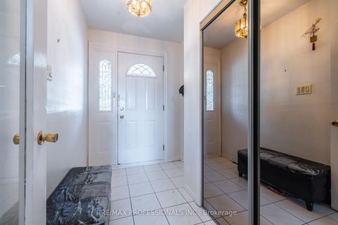 Photo 5 at 48 Dalegrove Crescent, West Deane, Toronto