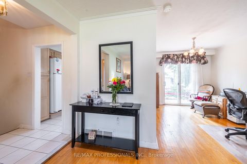 Photo 7 at 48 Dalegrove Crescent, West Deane, Toronto
