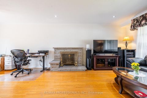 Photo 9 at 48 Dalegrove Crescent, West Deane, Toronto