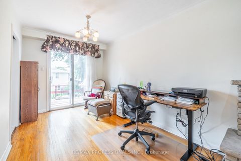 Photo 13 at 48 Dalegrove Crescent, West Deane, Toronto