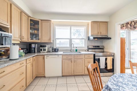 Photo 17 at 48 Dalegrove Crescent, West Deane, Toronto