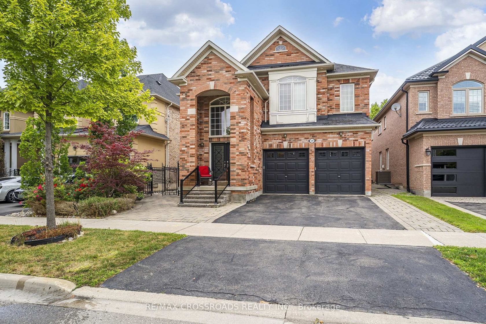 120 Golden Orchard Road, Patterson, Vaughan photo number 2