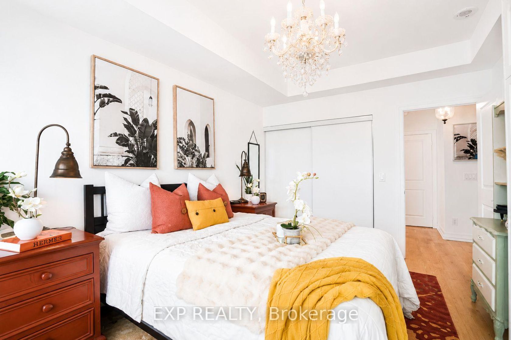 404 - 500 St Clair Avenue W, Forest Hill South, Toronto by Loree Meneguzzi Real Estate 404 - 500 St Clair Avenue W, Forest Hill South, Toronto
