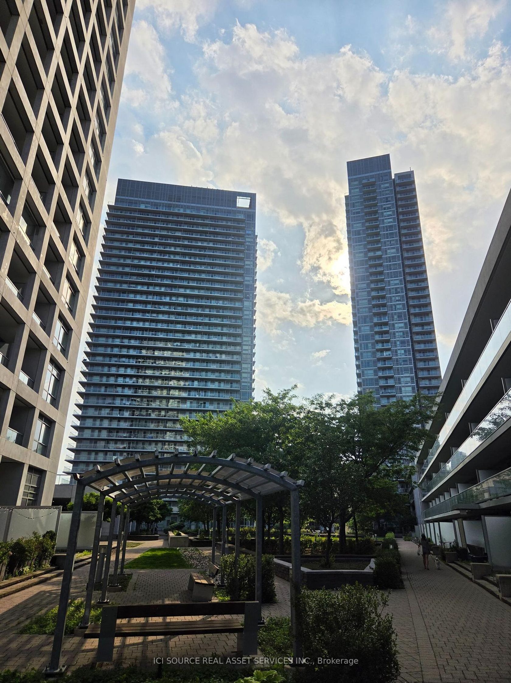 221 - 2035 Sheppard Avenue E, Henry Farm, Toronto photo number 2