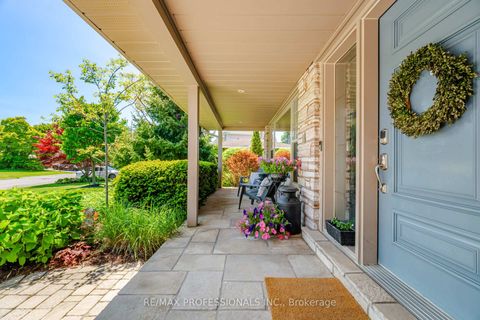 Photo 4 at 16 Cherry Post Crescent, Markland Wood, Toronto