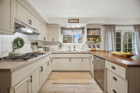 Photo 16 at 16 Cherry Post Crescent, Markland Wood, Toronto