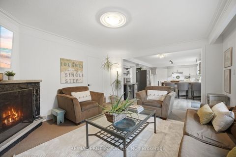 Photo 21 at 16 Cherry Post Crescent, Markland Wood, Toronto