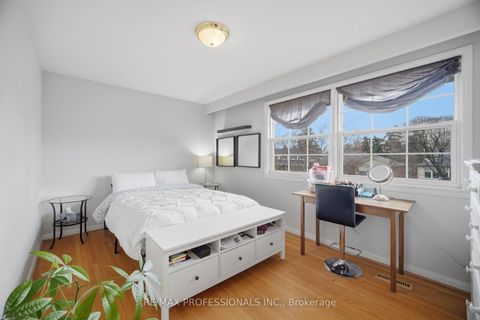 Photo 28 at 16 Cherry Post Crescent, Markland Wood, Toronto