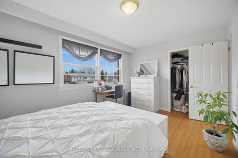 Photo 29 at 16 Cherry Post Crescent, Markland Wood, Toronto