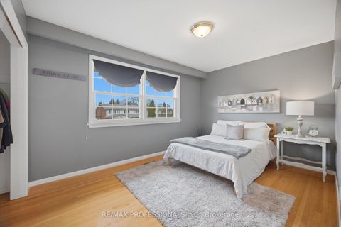 Photo 30 at 16 Cherry Post Crescent, Markland Wood, Toronto