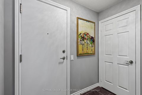 Photo 4 at 723 - 5233 Dundas Street W, City Centre West, Toronto