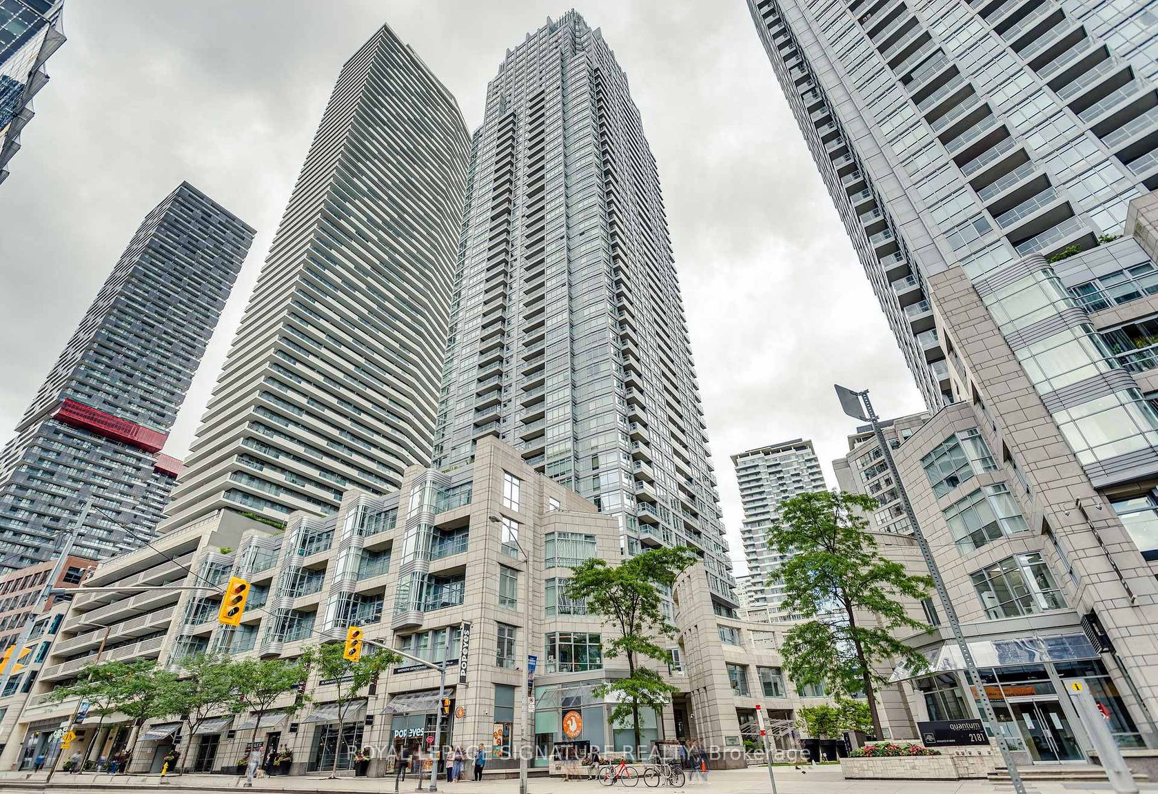910 - 2191 Yonge Street, Mount Pleasant West, Toronto photo number 2