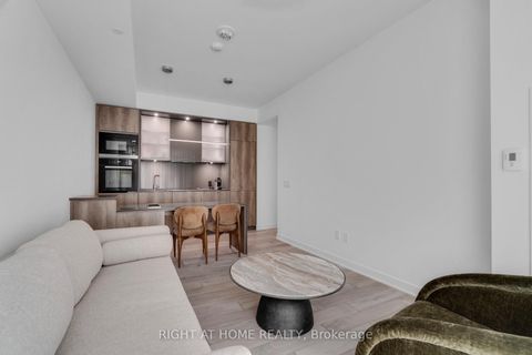Photo 12 at 2113 - 11 Yorkville Avenue, Annex, Toronto