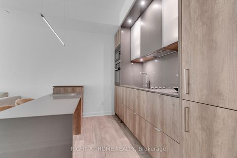 Photo 14 at 2113 - 11 Yorkville Avenue, Annex, Toronto