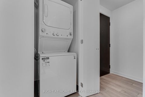 Photo 18 at 2113 - 11 Yorkville Avenue, Annex, Toronto