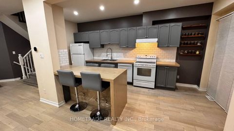 Photo 3 at 231 Denise Circle, Summerhill Estates, Newmarket