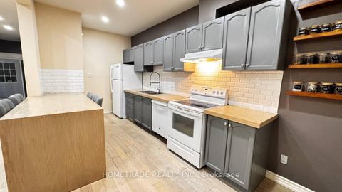 Photo 4 at 231 Denise Circle, Summerhill Estates, Newmarket