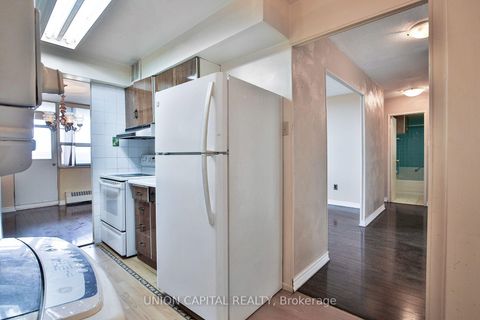 Photo 9 at 711 - 5 Frith Road, Jane Heights, Toronto
