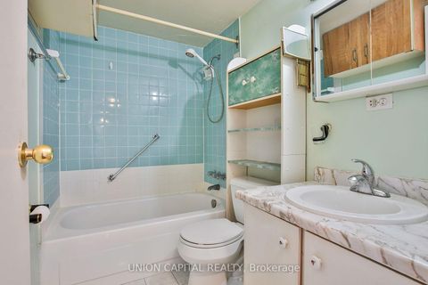 Photo 11 at 711 - 5 Frith Road, Jane Heights, Toronto