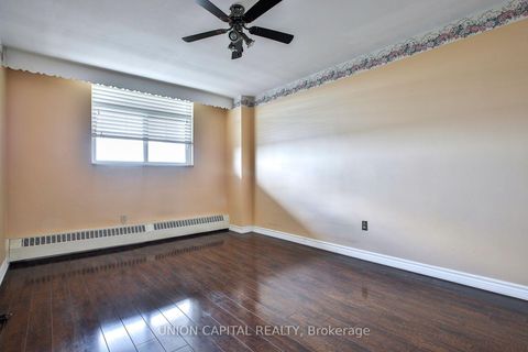 Photo 14 at 711 - 5 Frith Road, Jane Heights, Toronto