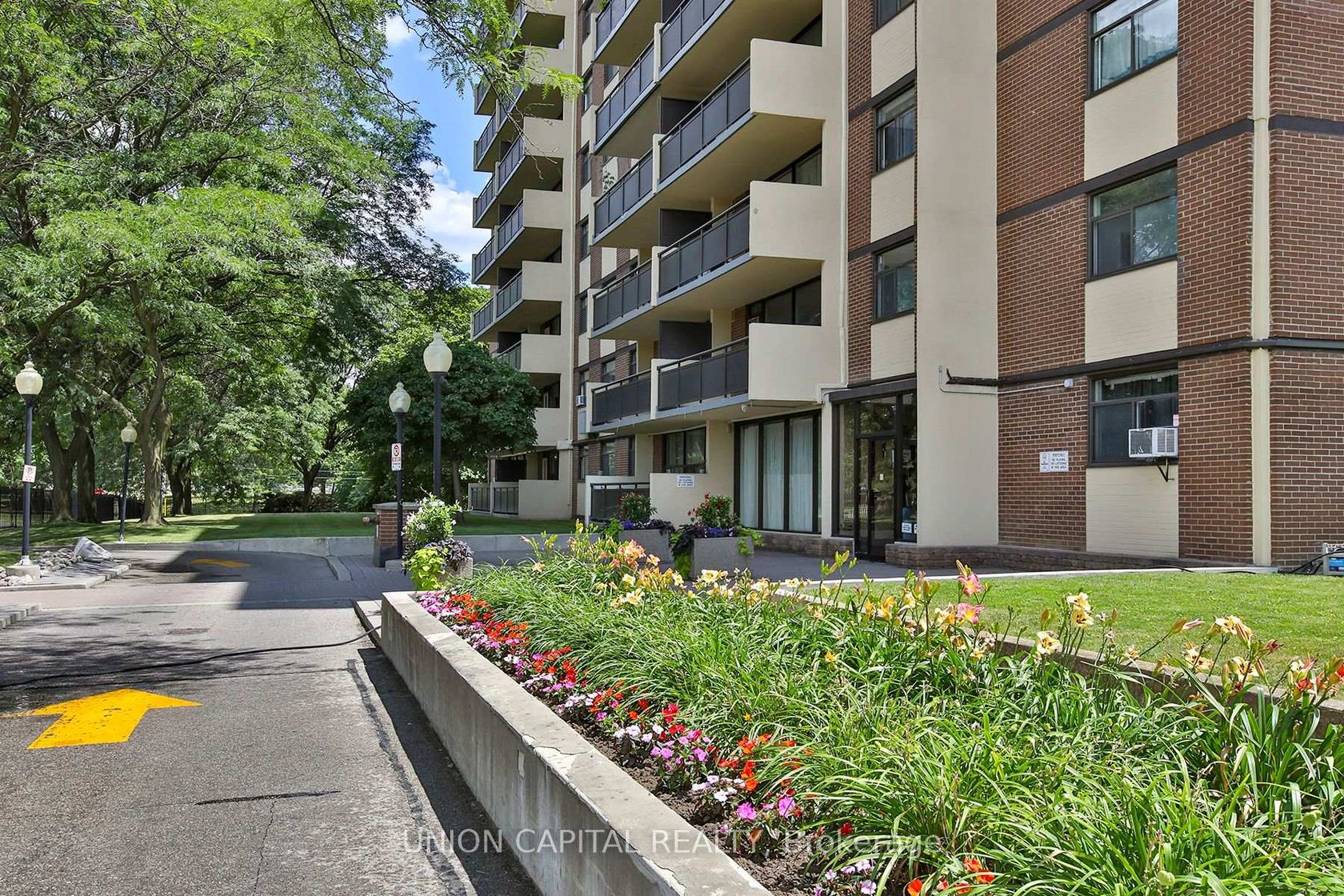711 - 5 Frith Road, Jane Heights, Toronto 