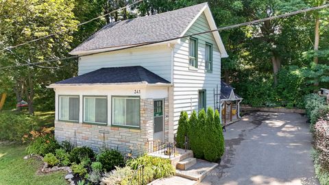 Photo 1 at 341 Cotter Street, Central Newmarket, Newmarket